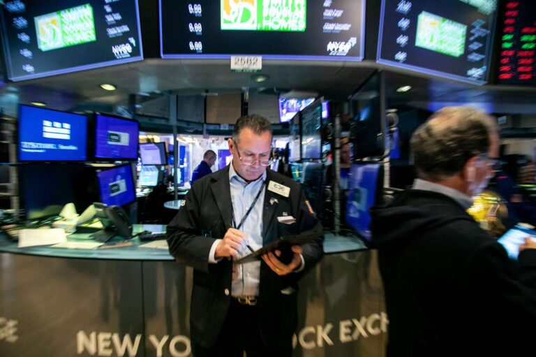 Stock Futures Point to Lower Open; Boeing Shares Down After South Korea Crash